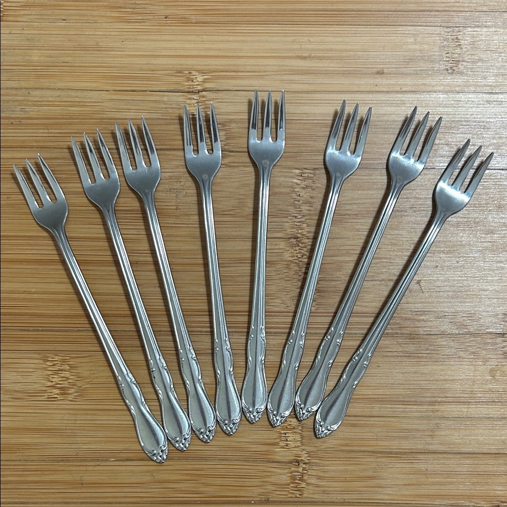 Simeon L & George H Rogers Co appetizer fork Set of 8. Vintage Homestead pattern